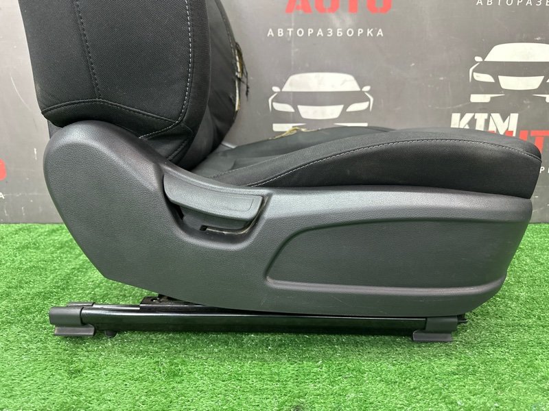 Сиденье переднее Hyundai Elantra 6 2017 AD