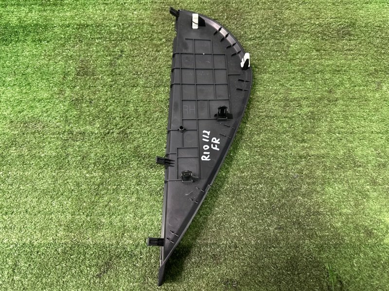 Накладка торпедо боковая Kia Rio 4 2019 FB