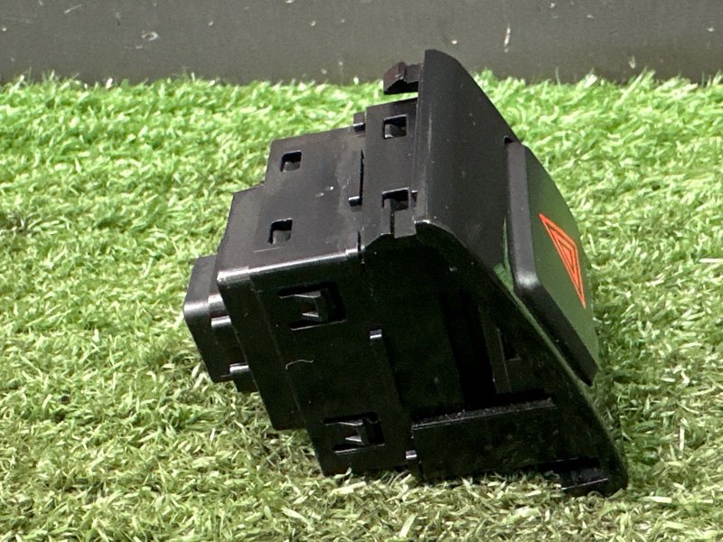 Кнопка аварийной сигнализации (аварийка) Kia Rio 4 2019 FB