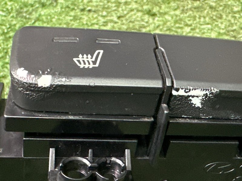 Кнопка обогрева сидений Kia Rio 4 2019 FB