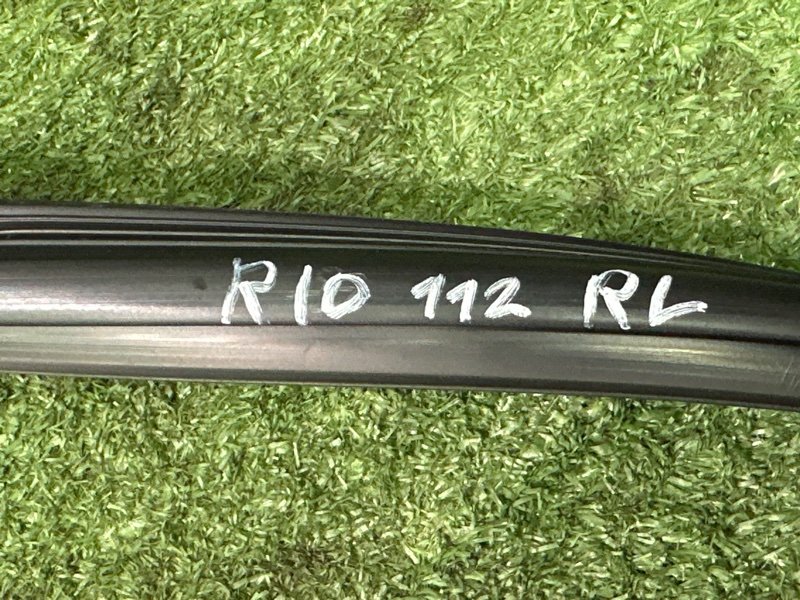 Уплотнитель стекла направляющий Kia Rio 4 2019 FB