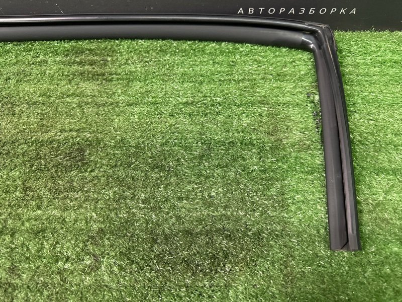 Уплотнитель стекла направляющий Kia Rio 4 2019 FB