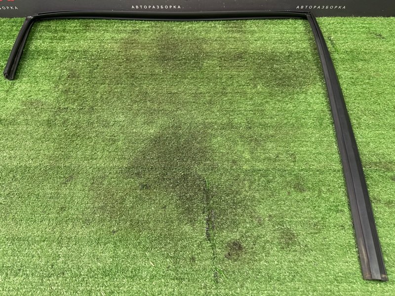 Уплотнитель стекла направляющий Kia Rio 4 2019 FB