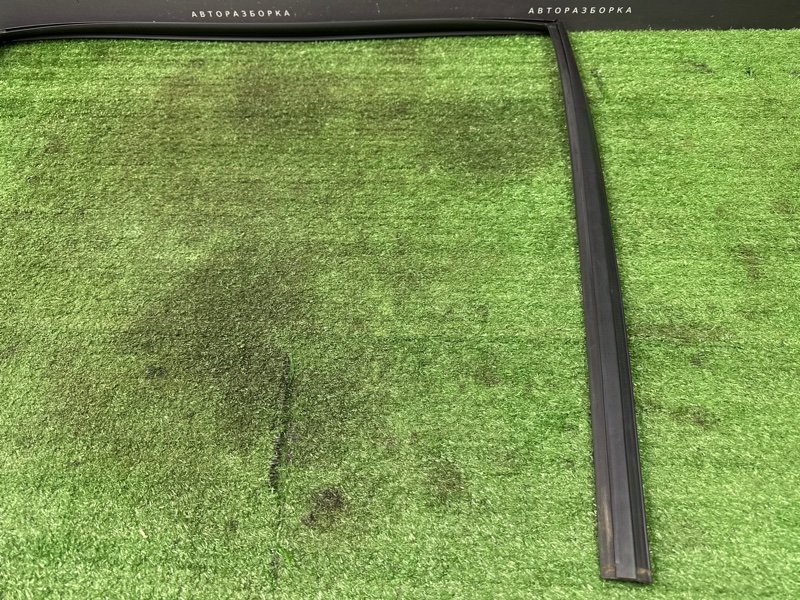 Уплотнитель стекла направляющий Kia Rio 4 2019 FB