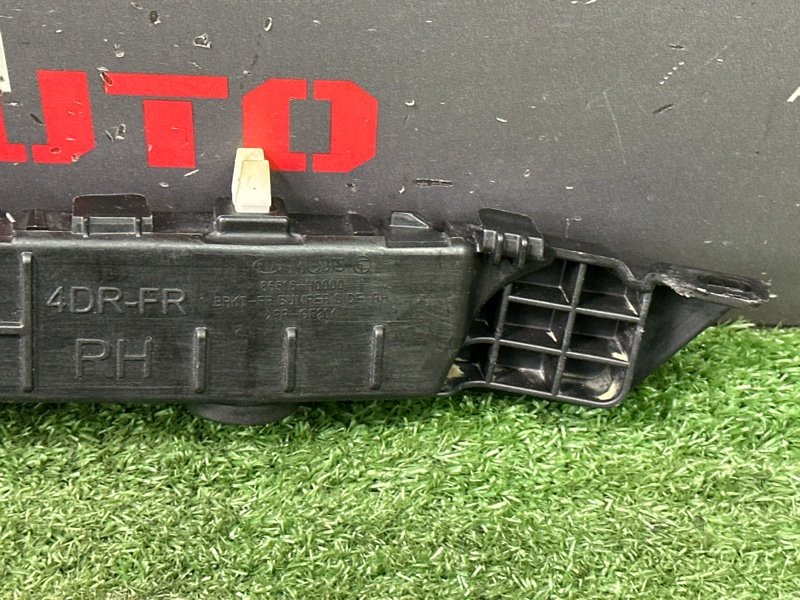 Кронштейн бампера Kia Rio 4 2019 FB