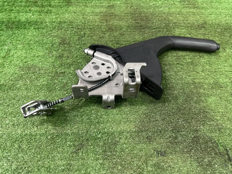 Рычаг стояночного тормоза (ручник) Kia Rio 4 2019 FB