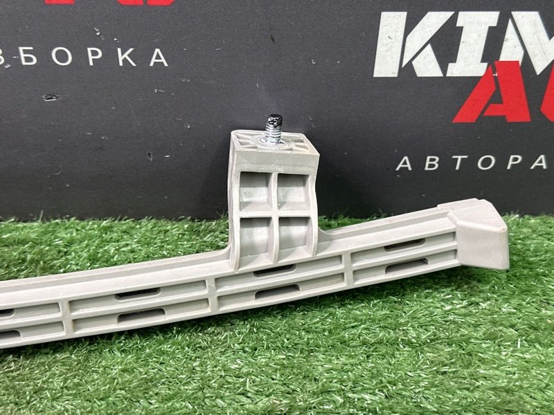 Направляющая стекла двери Kia Rio 4 2019 FB