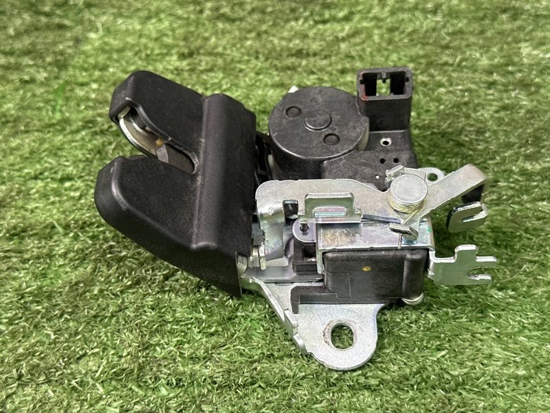 Замок крышки багажника Kia Rio 4 2019 FB