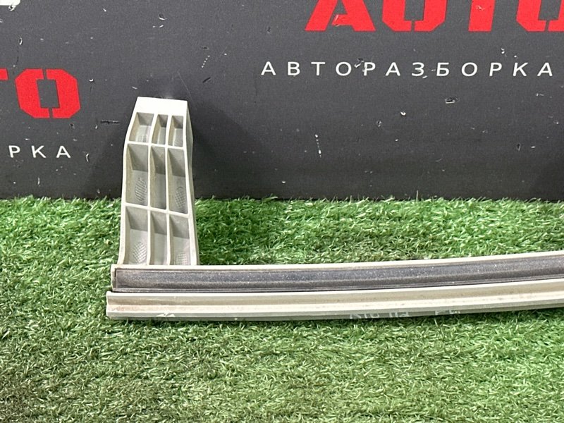 Направляющая стекла двери Kia Rio 4 2019 FB