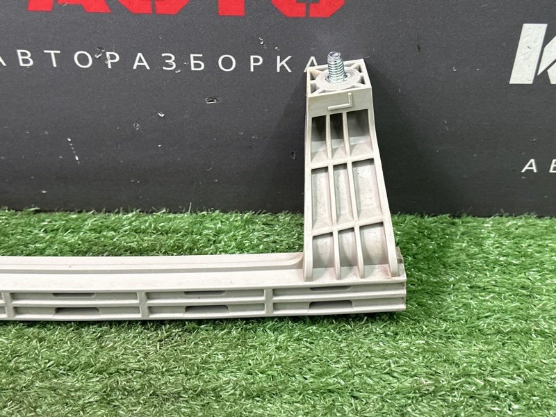 Направляющая стекла двери Kia Rio 4 2019 FB