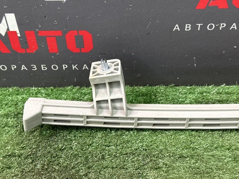 Направляющая стекла двери Kia Rio 4 2019 FB