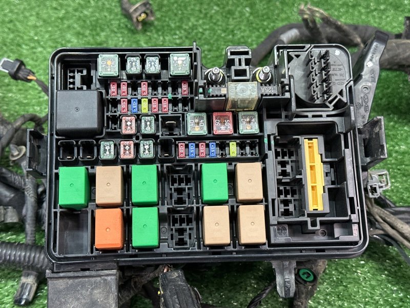 Проводка моторного отсека с блоком предохранителей Kia Rio 4 2019 FB