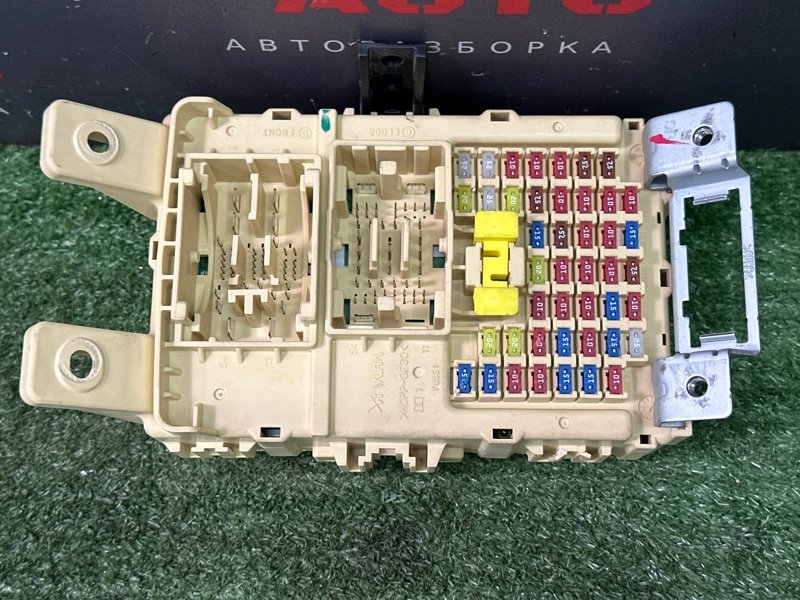 Блок предохранителей салонный Kia Rio 4 2019 FB