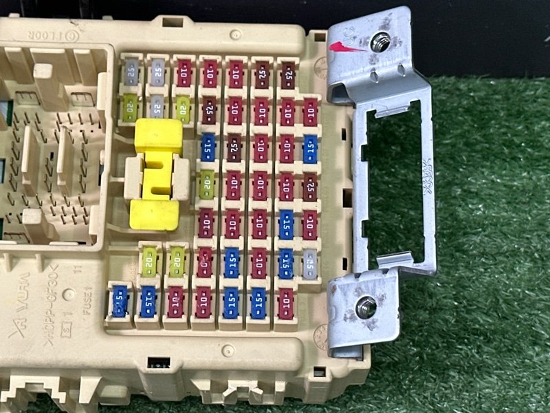 Блок предохранителей салонный Kia Rio 4 2019 FB