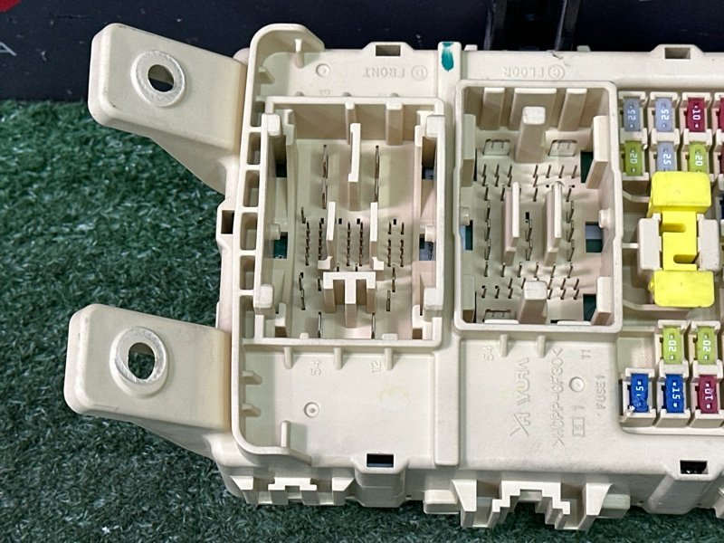 Блок предохранителей салонный Kia Rio 4 2019 FB