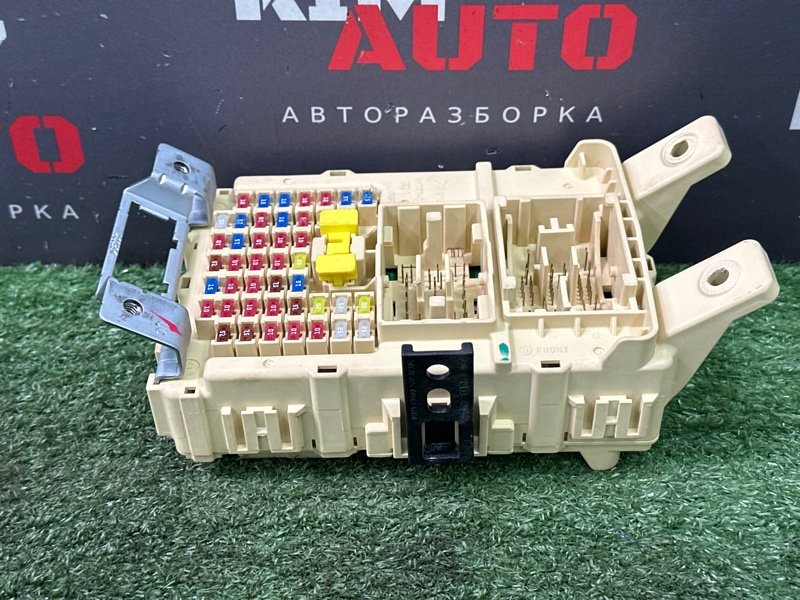 Блок предохранителей салонный Kia Rio 4 2019 FB