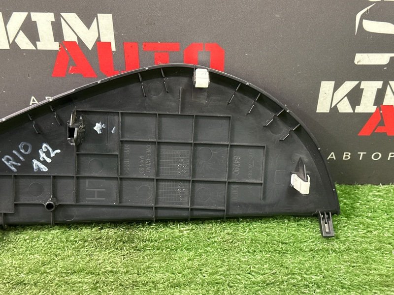 Накладка торпедо боковая Kia Rio 4 2019 FB