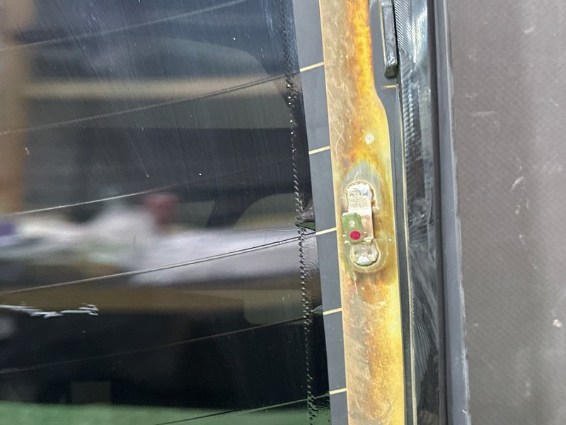 Стекло заднее с обогревом Kia Rio 4 2019 FB