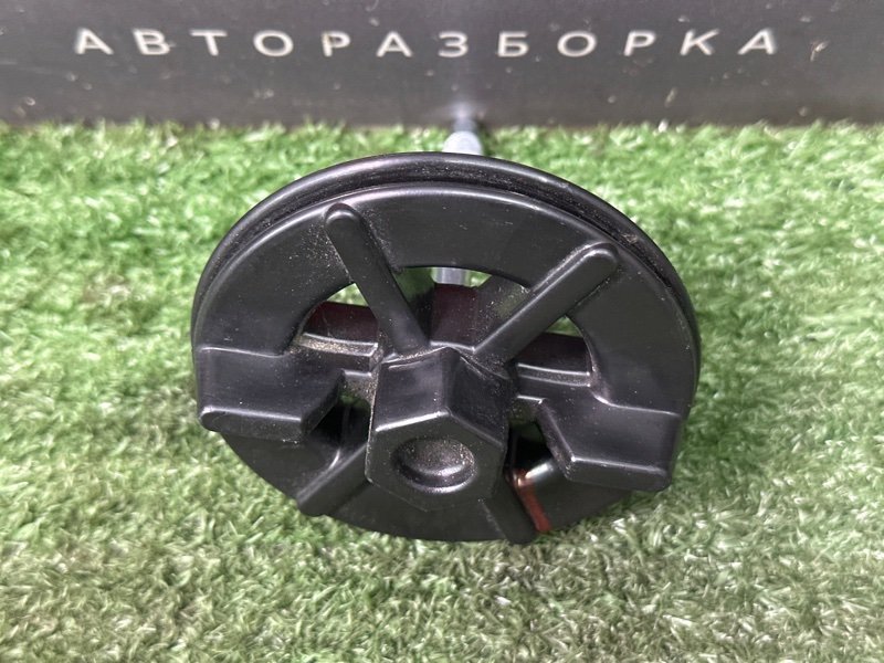 Болт крепления запасного колеса Kia Rio 4 2019 FB