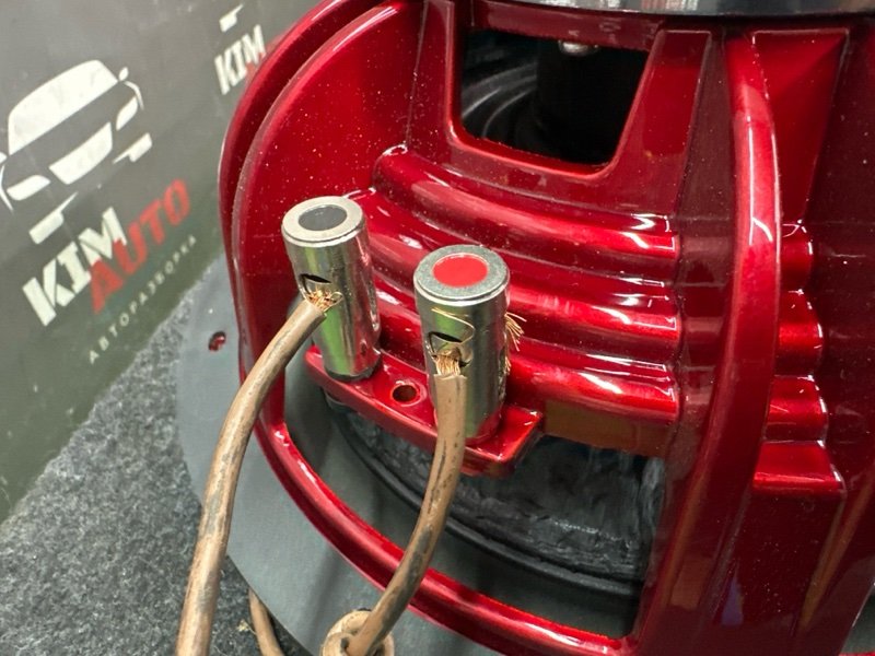 Сабвуфер с фазоинвертором Kia Rio 4 2019 FB