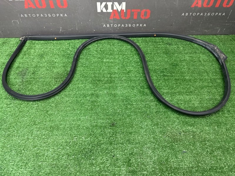 Уплотнитель двери Kia Rio 4 2019 FB