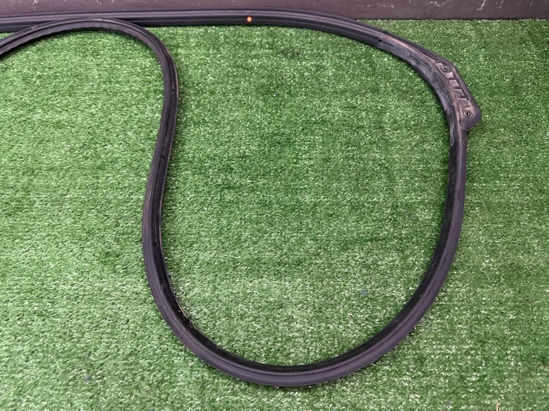 Уплотнитель двери Kia Rio 4 2019 FB