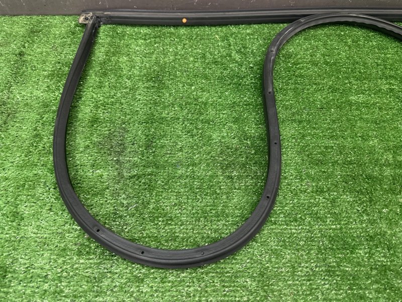 Уплотнитель двери Kia Rio 4 2019 FB