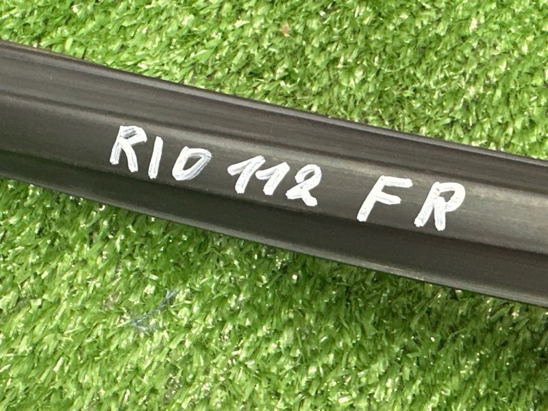 Уплотнитель стекла направляющий Kia Rio 4 2019 FB