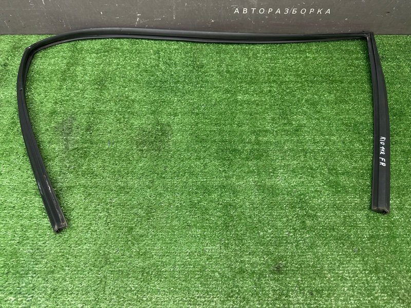 Уплотнитель стекла направляющий Kia Rio 4 2019 FB