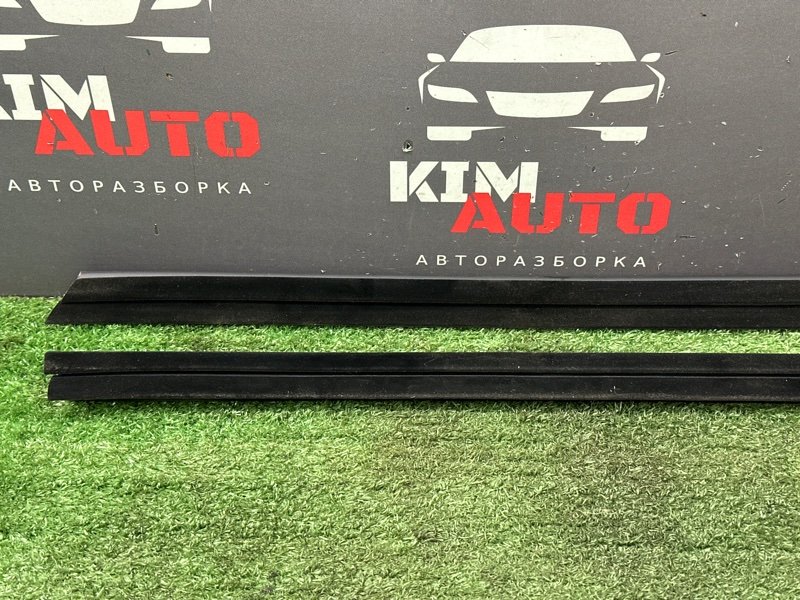 Уплотнитель стекла(бархотка) внутренний Kia Rio 4 2019 FB