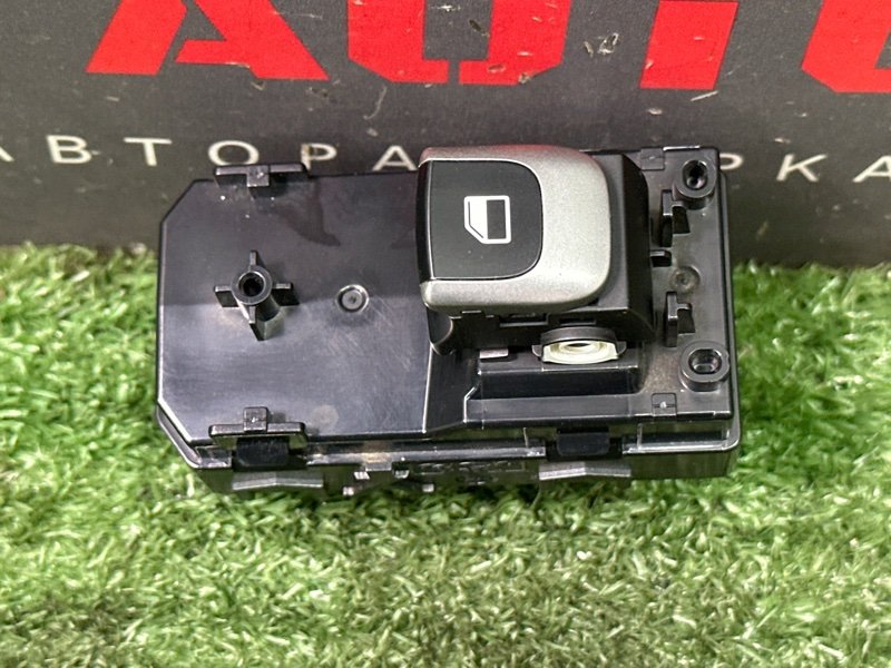 Кнопка стеклоподъемника Kia Rio 4 2019 FB