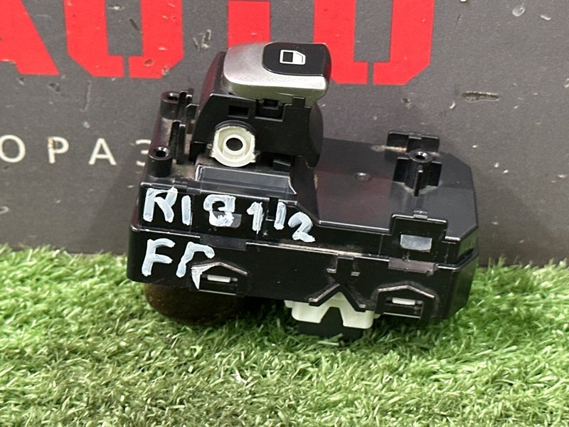 Кнопка стеклоподъемника Kia Rio 4 2019 FB