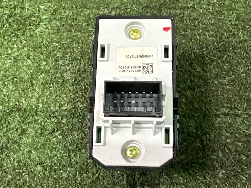 Кнопка стеклоподъемника Kia Rio 4 2019 FB