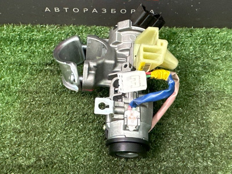 Замок зажигания с ключом(2шт.), личинкой двери Kia Rio 4 2019 FB