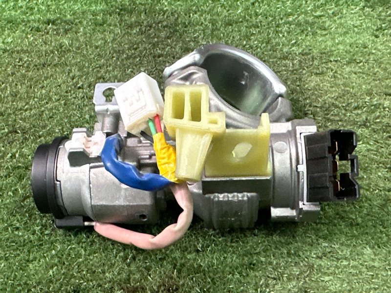 Замок зажигания с ключом(2шт.), личинкой двери Kia Rio 4 2019 FB