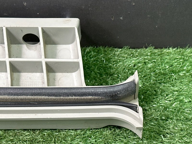 Направляющая стекла двери Kia Rio 4 2019 FB