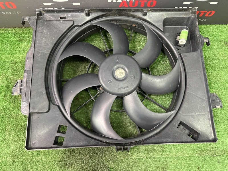 Вентилятор охлаждения с диффузором в сборе Kia Rio 3 2014 QB