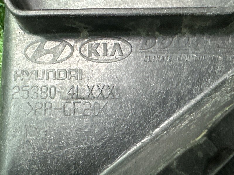 Вентилятор охлаждения с диффузором в сборе Kia Rio 3 2014 QB