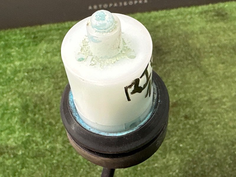 Датчик уровня омывающей жидкости Kia Rio 3 2014 QB