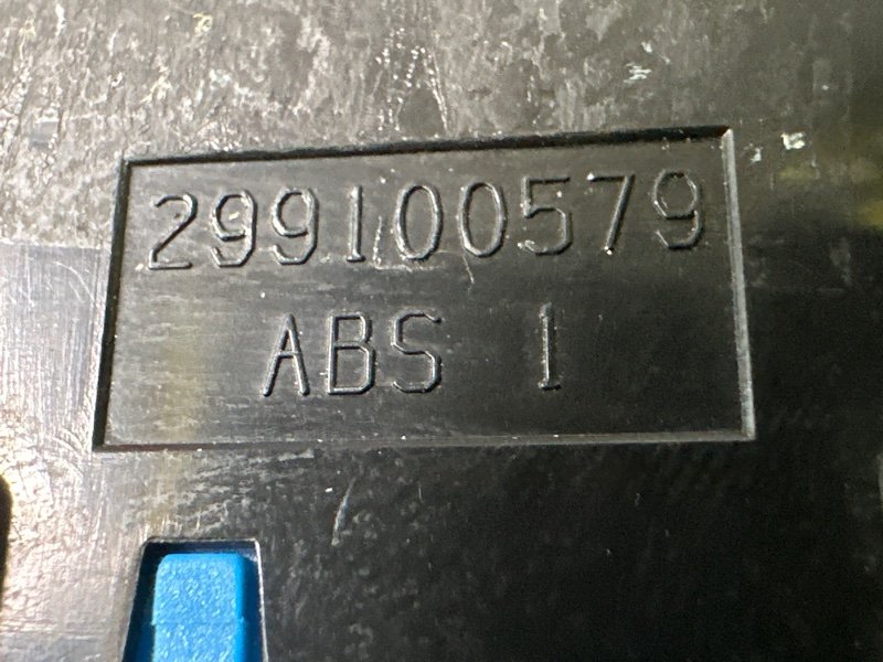 Кнопка стеклоподъемника Kia Rio 3 2014 QB