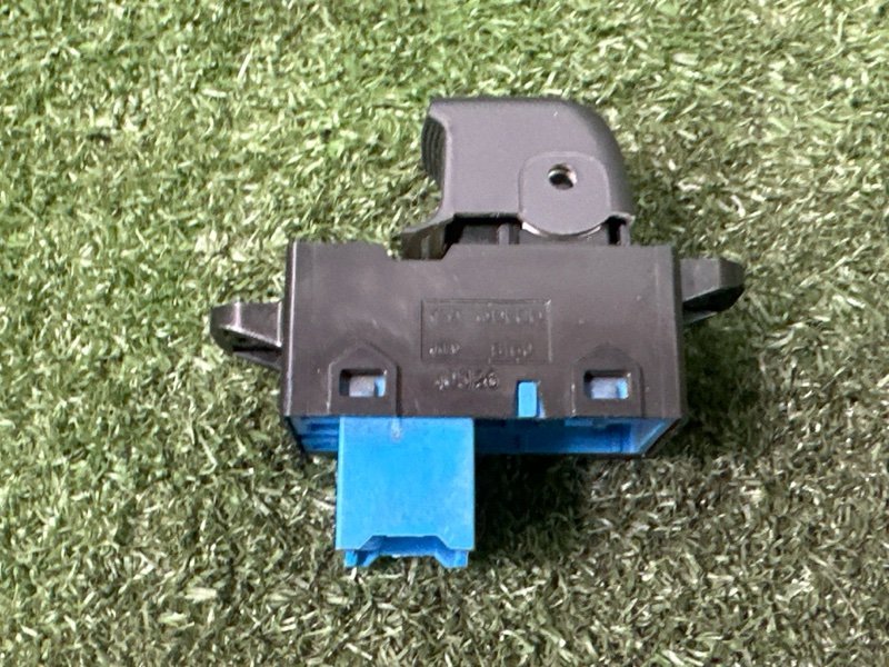 Кнопка стеклоподъемника Kia Rio 3 2014 QB