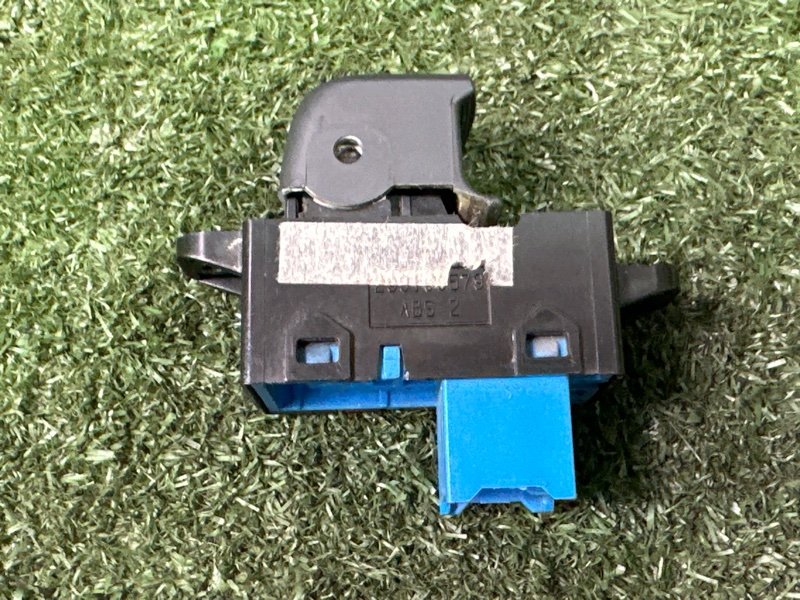 Кнопка стеклоподъемника Kia Rio 3 2014 QB