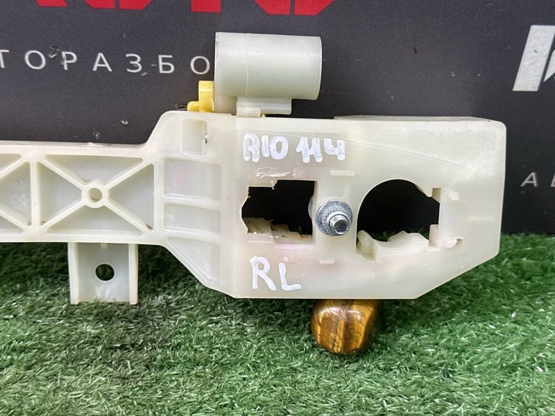 Кронштейн ручки двери Kia Rio 3 2014 QB