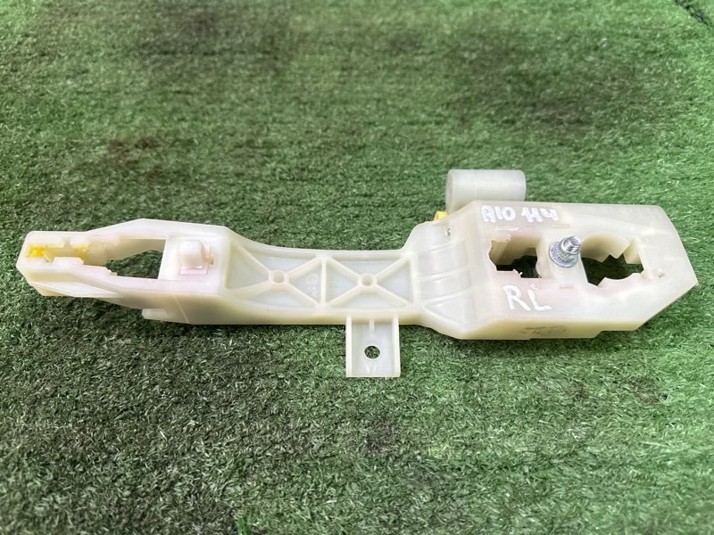 Кронштейн ручки двери Kia Rio 3 2014 QB