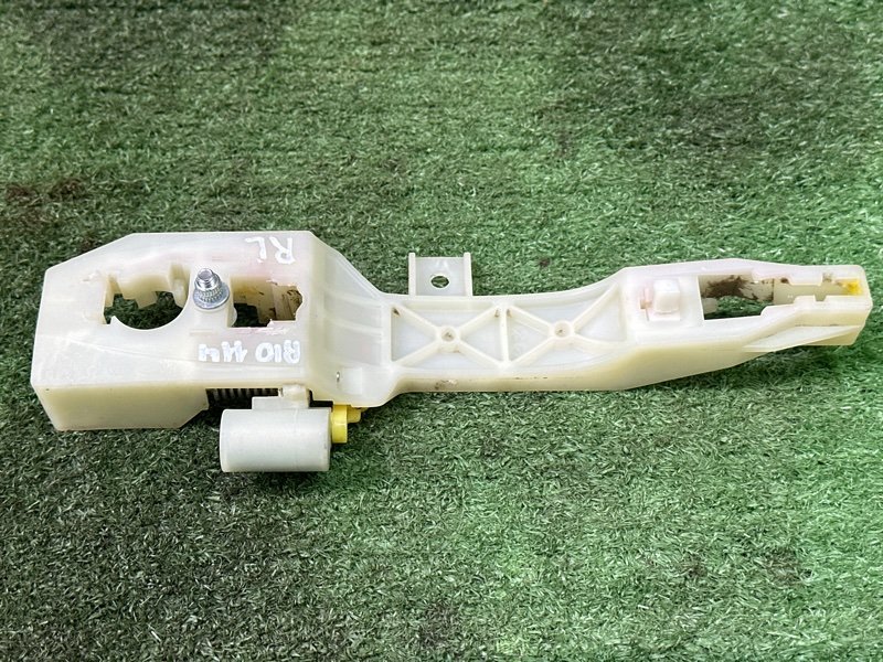 Кронштейн ручки двери Kia Rio 3 2014 QB