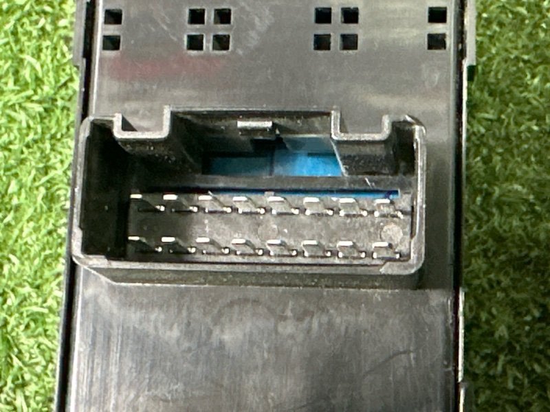 Блок управления стеклоподъемниками Kia Rio 3 2014 QB