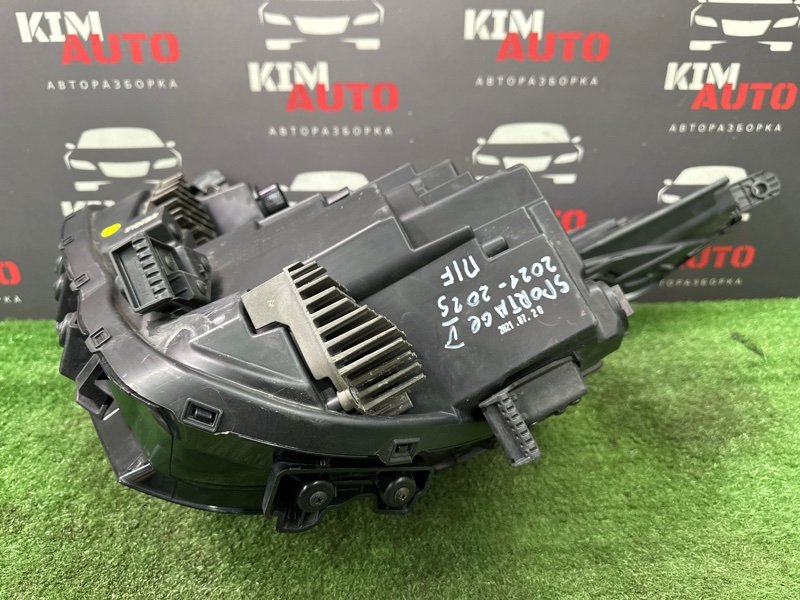 Фары передние Kia Sportage 5 NQ5