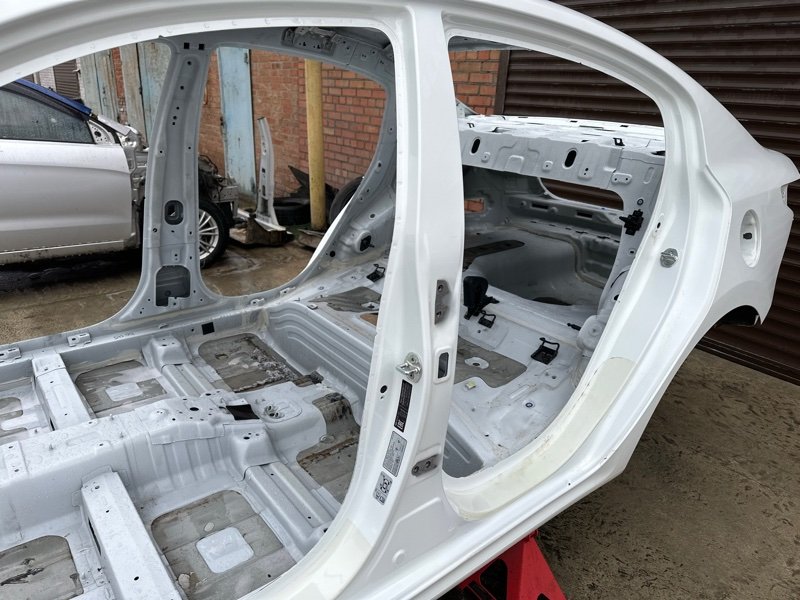 Порог со стойкой Kia Rio 4 2018