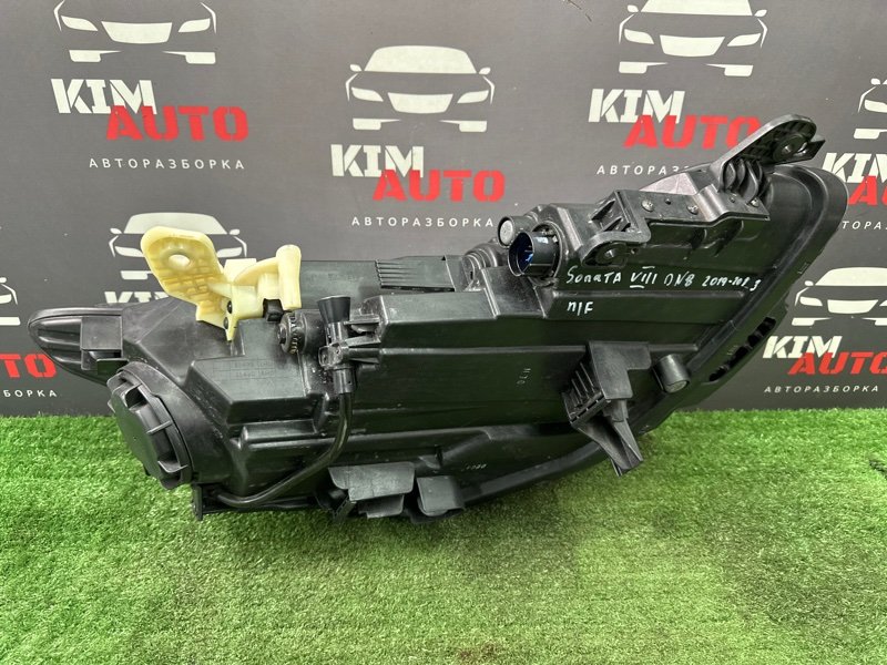 Фары передние Hyundai Sonata 8 DN8