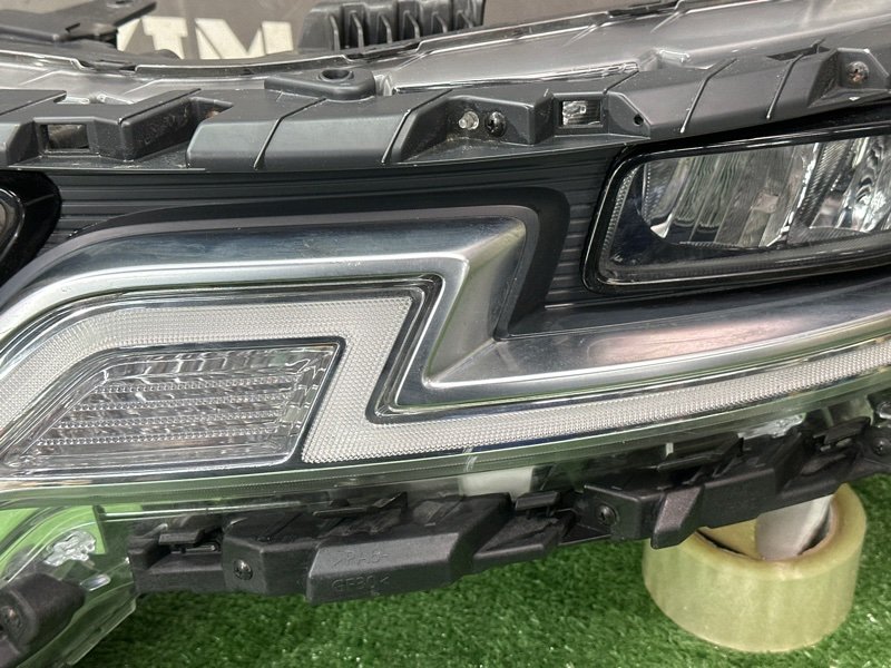 Фары передние Kia Carnival 4 KA4